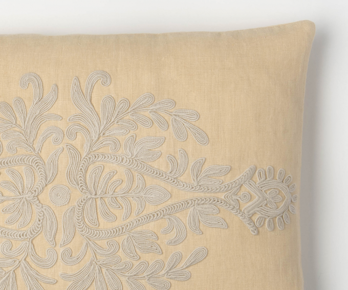 Suzana cushion detail – Cream linen cushion. Natural linen cushion 50mm x 30mm