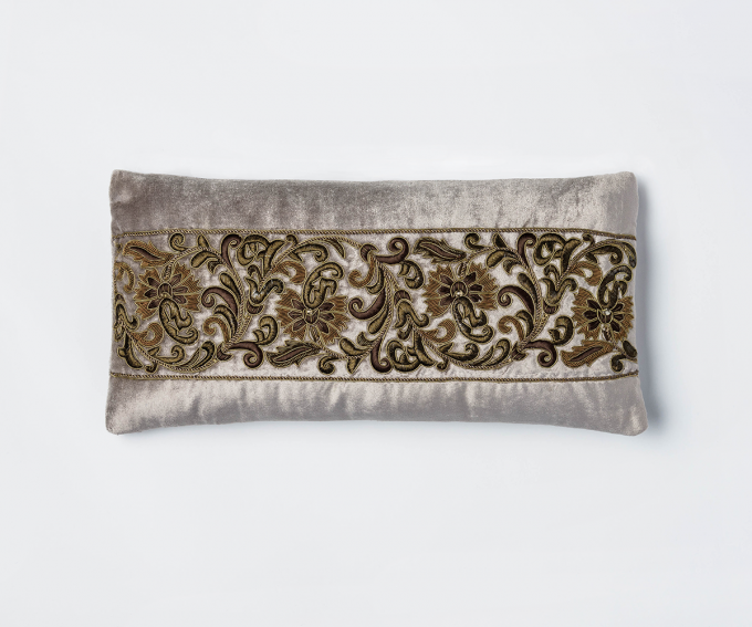 Zara cushion - platinum
