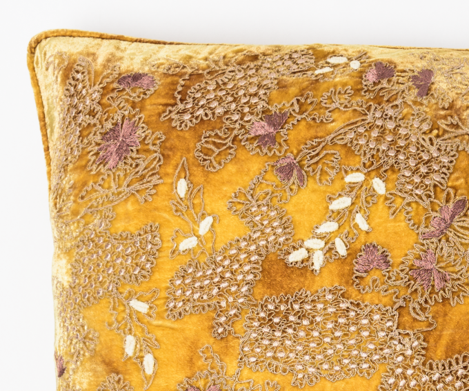 Fina - gold velvet cushion - Image 2